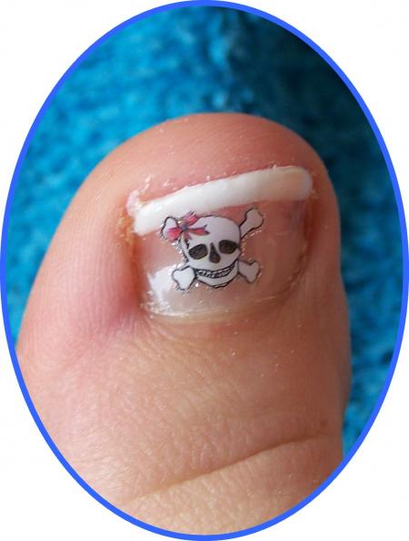 Pose french sur les pieds de Cynthia 